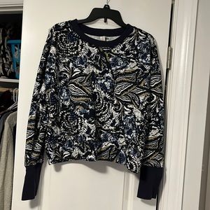 Patterned navy blue sweat shirt